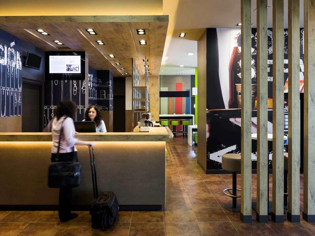 Ibis Budget Sevilla Aeropuerto Exterior foto