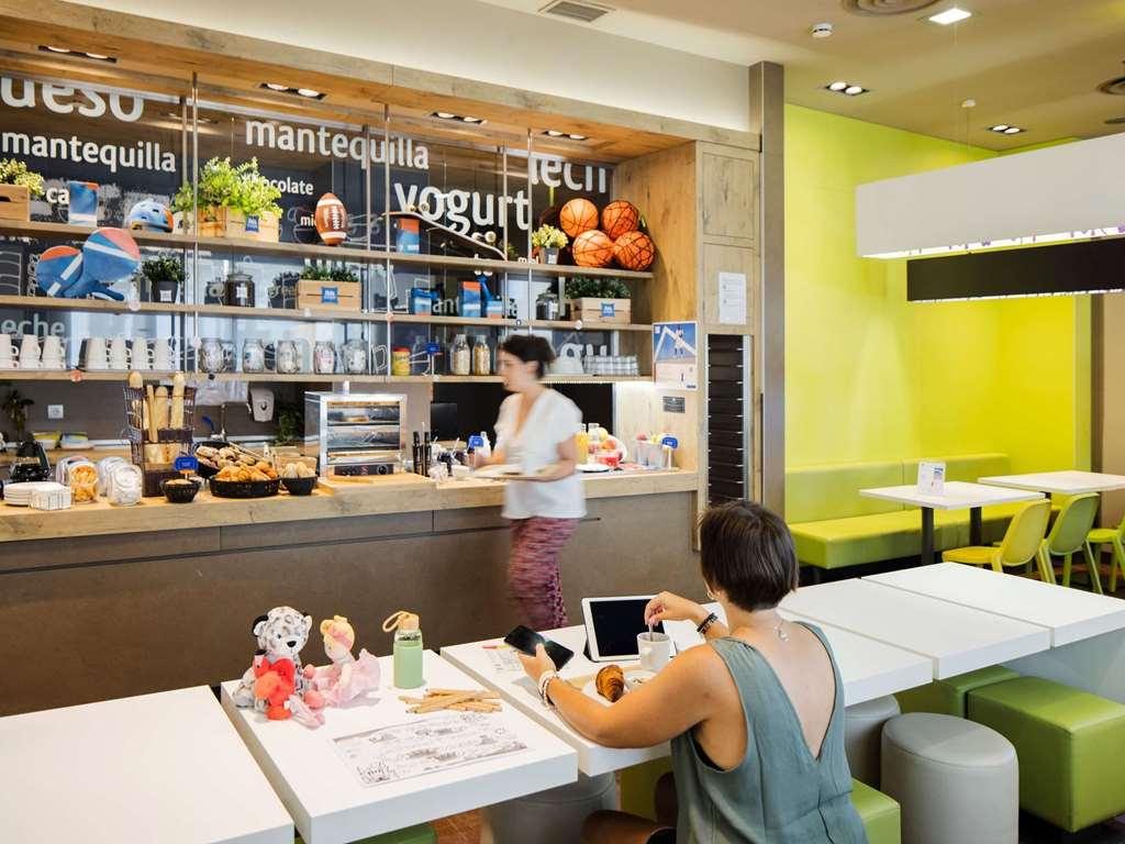 Ibis Budget Sevilla Aeropuerto Restaurant foto